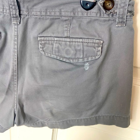 Old Navy grey distressed chino shorts Sz.4 - Picture 5 of 7